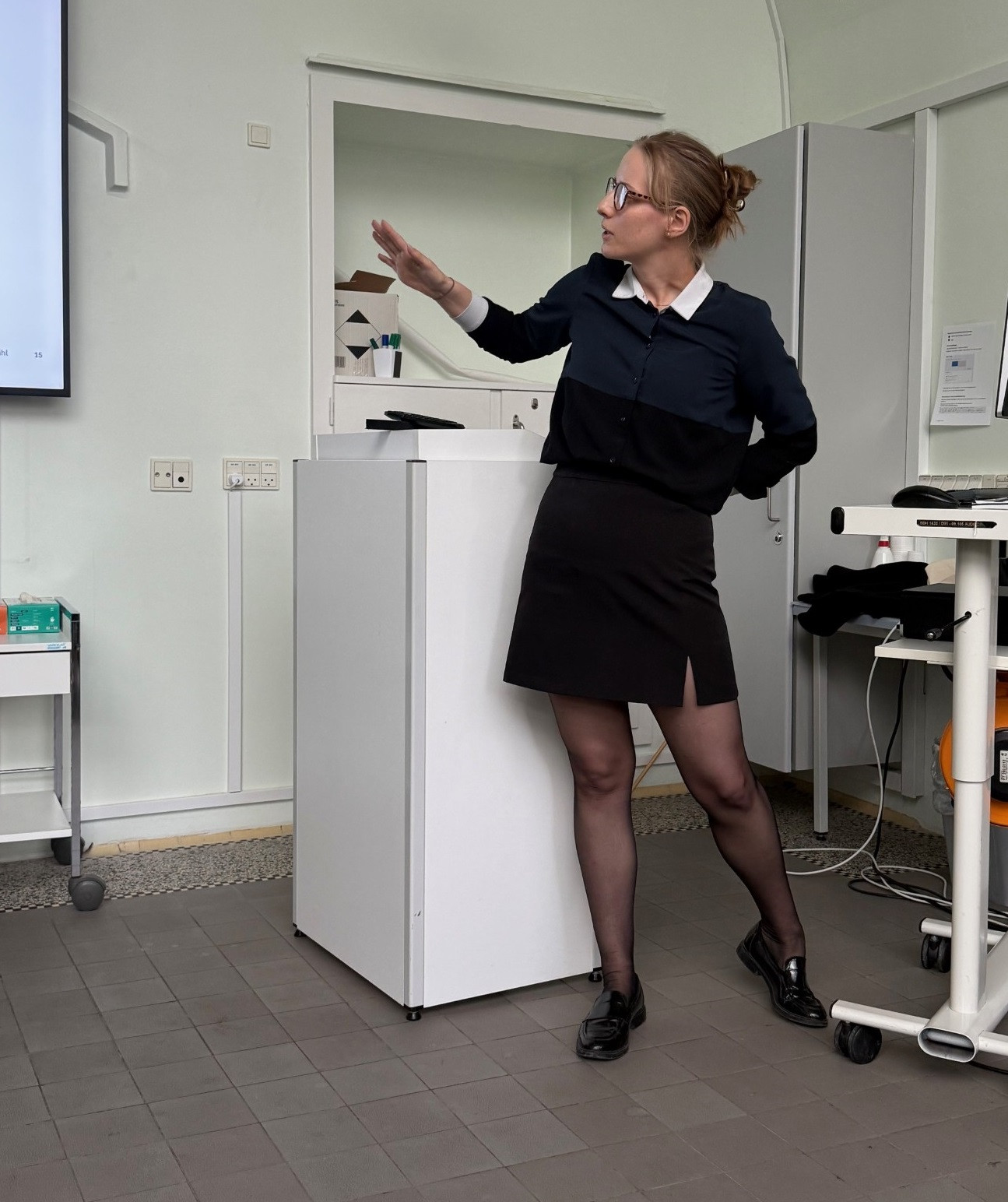 Postdoc Celina Pihl fortæller om forskellige stoffers effekt på DNA-skader forårsaget af UV-lys